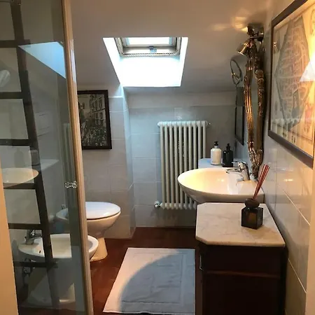 Interno 12, Mansarda In Centro Storico *